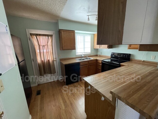 Building Photo - 3419 Queen Anne Way