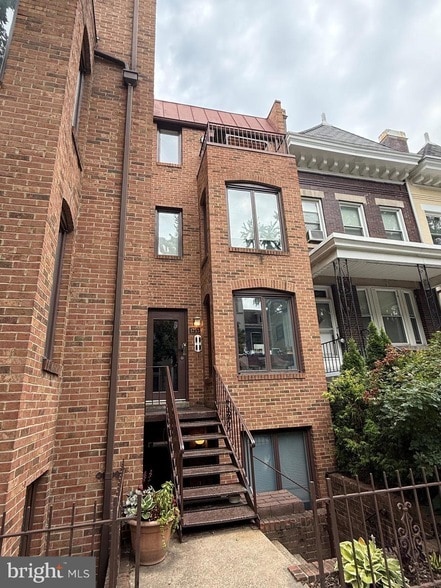 Building Photo - 1753 Swann St NW