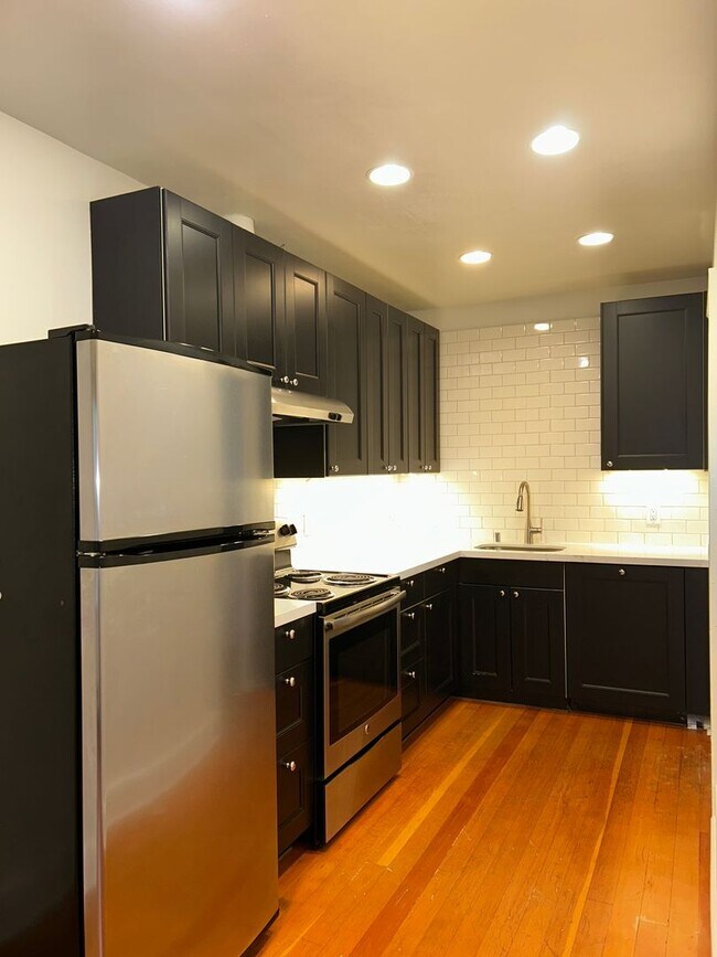 Foto del edificio - Renovated 1BD/1BA in charming brick cottages