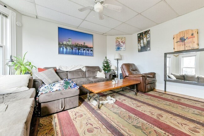 Foto del edificio - 748 E 3rd St