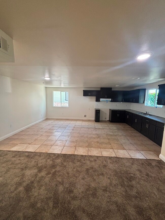 Building Photo - 122 E 24th St