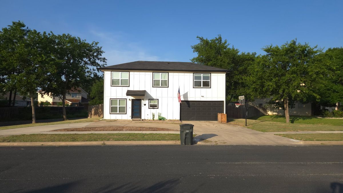Foto principal - 4814 White Rock Dr