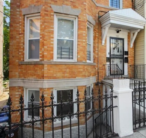 Magnífica fachada de ladrillo - 167 Delancey Plz