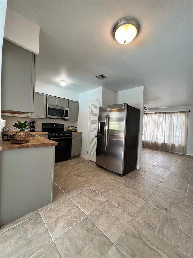 Foto del edificio - 2730 Auburn Blvd