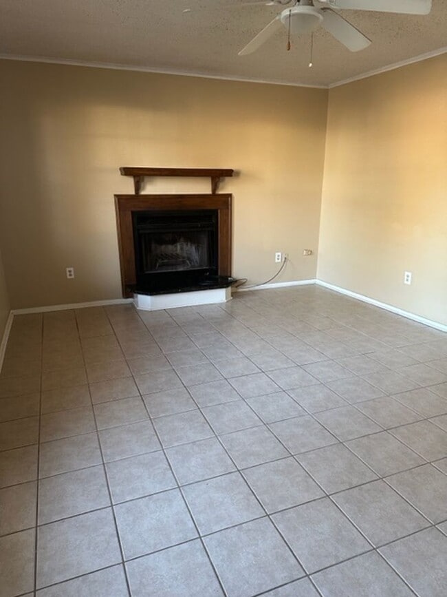 Building Photo - Remodeled 3 Bedroom Bossier Home