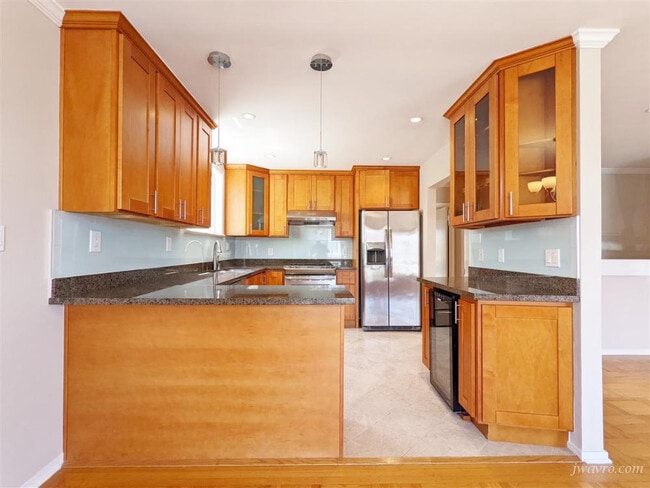 Building Photo - 60 Huntington Dr