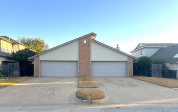 Building Photo - 2411 SW 90th St