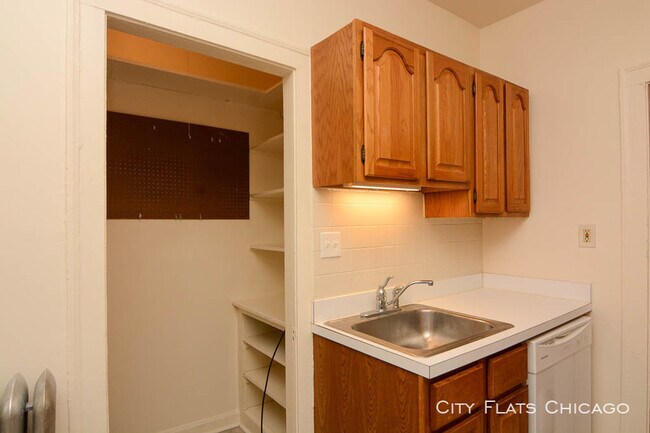 Building Photo - 4873 N Talman Ave
