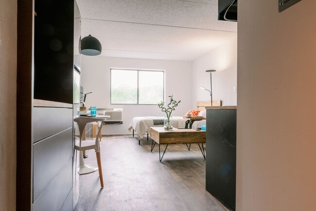 Interior Photo - Encore