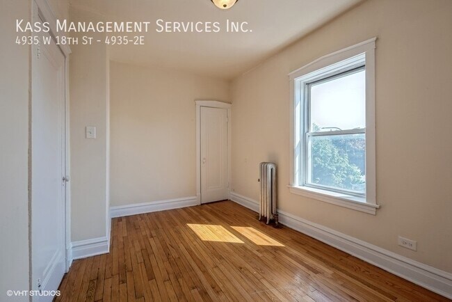 Foto del edificio - 4935 W 18th St
