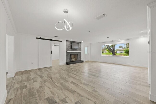 Foto del edificio - 5301 Venetian Blvd NE