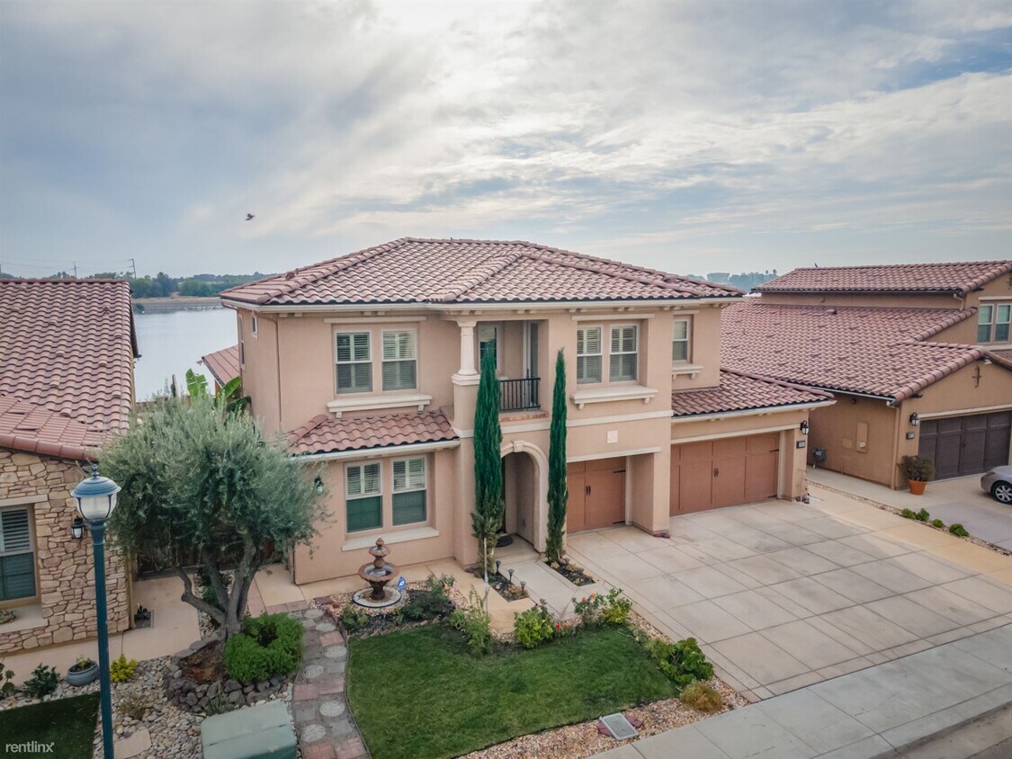 5 br, 3.5 bath House 3868 Castellina Way House Rental in Manteca