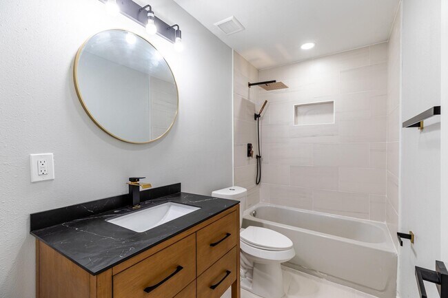 Foto del edificio - 9529 Fairland Dr