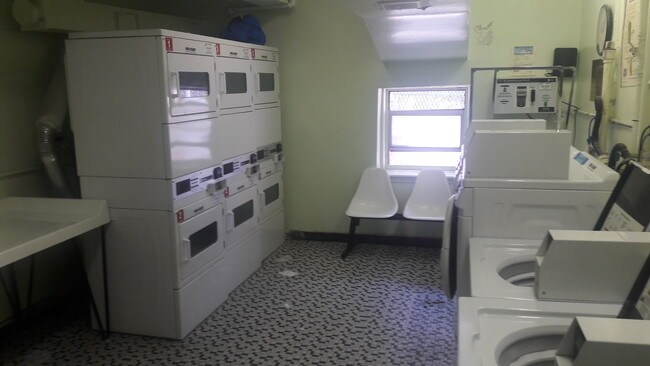 Foto del edificio - 16215 Highland Ave
