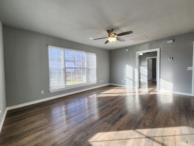 Foto del edificio - 7642 SW Regional Airport Blvd