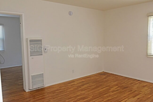 Foto del edificio - 5637 Strohm Ave