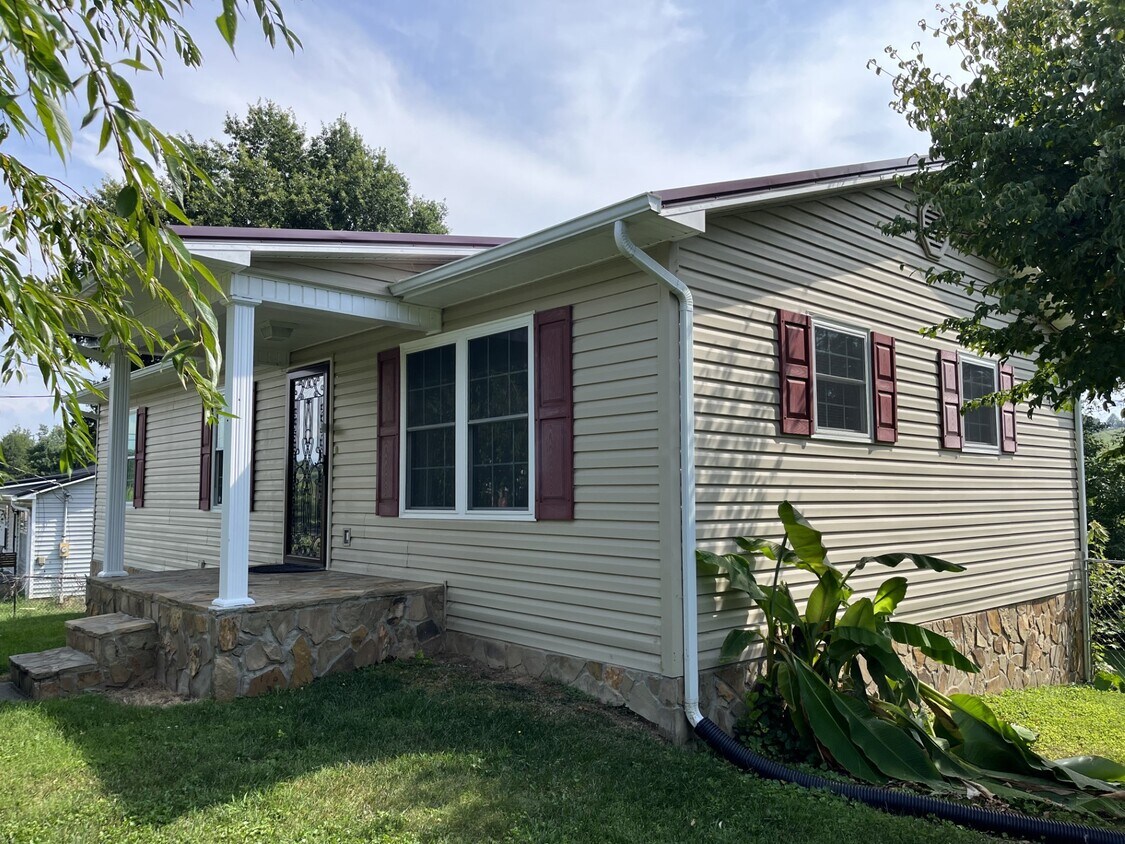 144 W Brad St, Greeneville, TN 37743 House Rental in Greeneville, TN