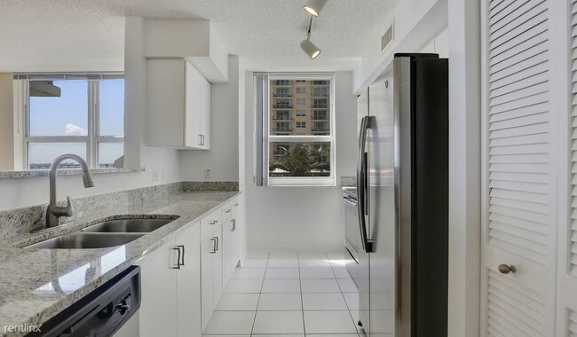 Building Photo - 1112 Brickell Bay Dr