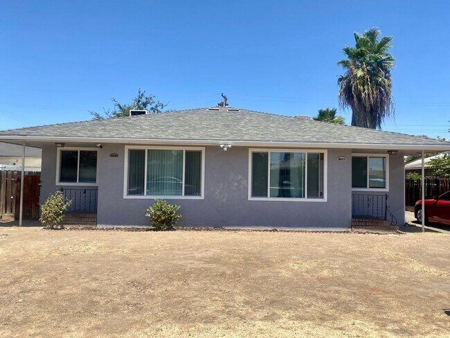 Foto del edificio - 3415-3417 E Terrace Ave
