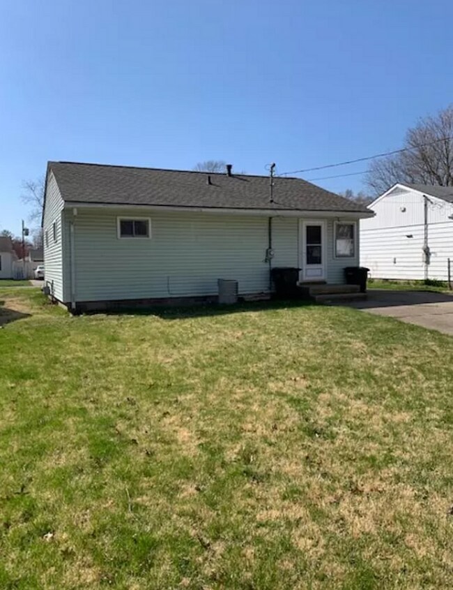 Building Photo - 2 Bedroom House