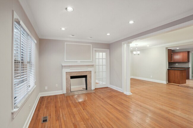 Foto del edificio - 99 Bates Ave NE