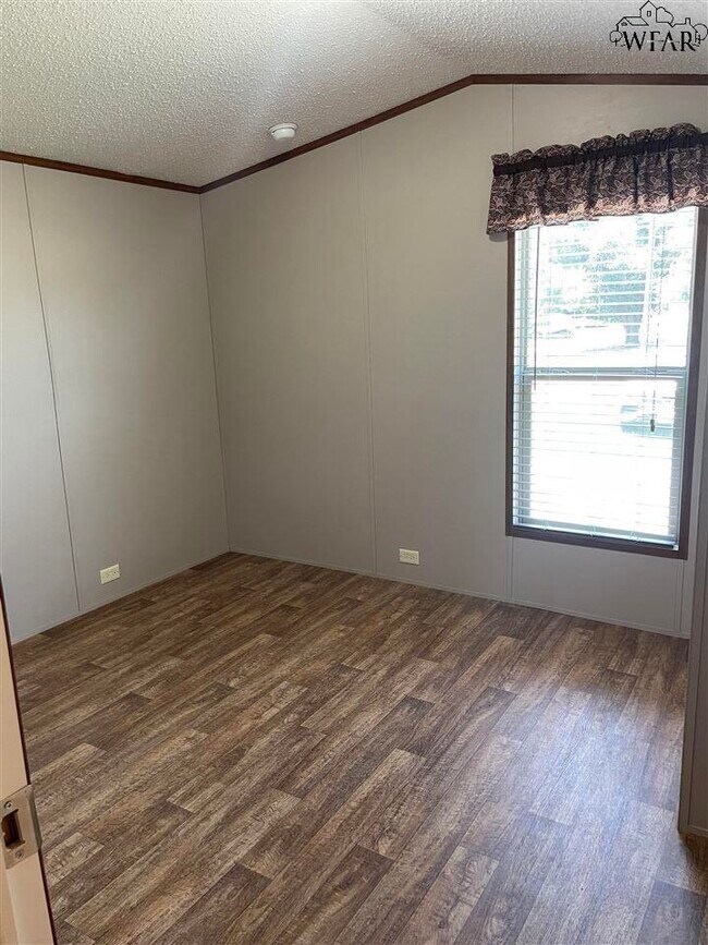 Foto del edificio - 1007 S Wall St