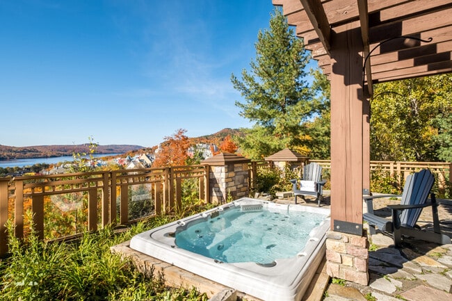 Building Photo - 166 Chem. au Pied de la Montagne