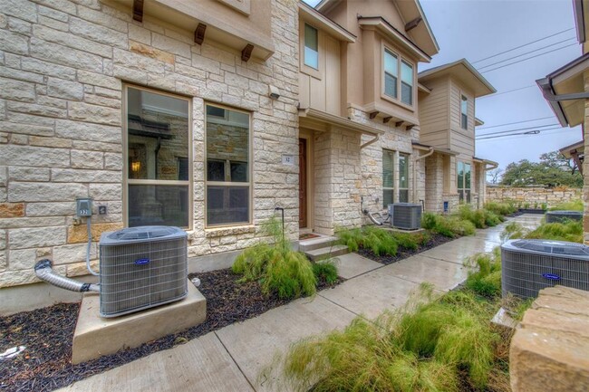 Foto del edificio - 13800 Lyndhurst St