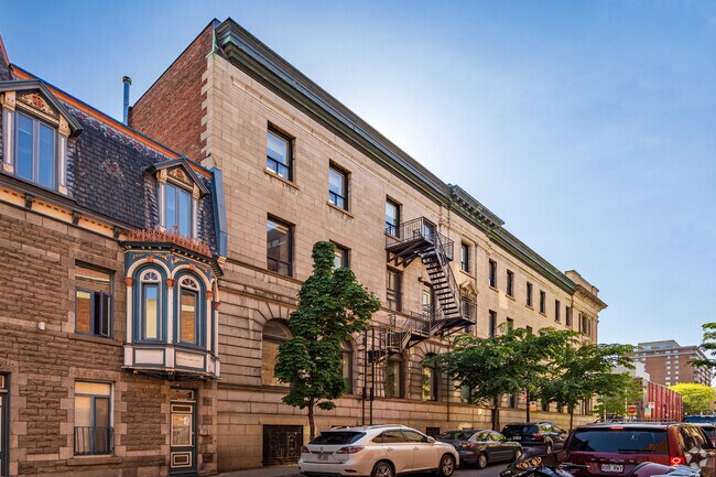 Building Photo - 936 Rue Sainte-Catherine E