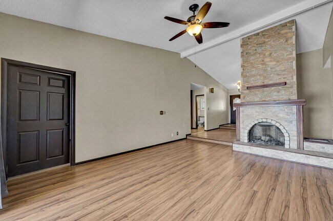 Foto del edificio - 5-bedroom, 4-bathroom single-story home
