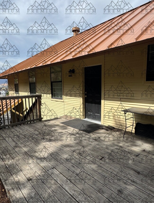 Foto del edificio - 1006 E 2nd St