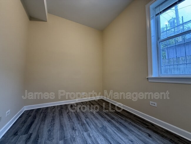 Building Photo - 2213 W Washington Blvd