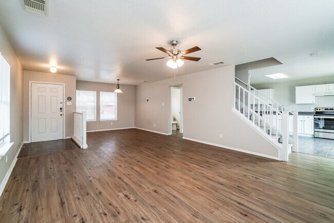 Building Photo - 6631 Highland Grass
