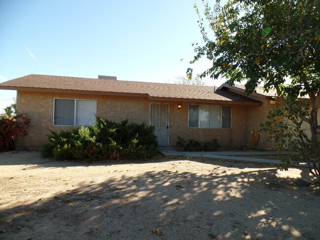 Building Photo - Nice 2 Bedroom Close to Town!