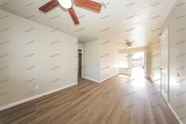 Building Photo - 5910 S Ross Ave