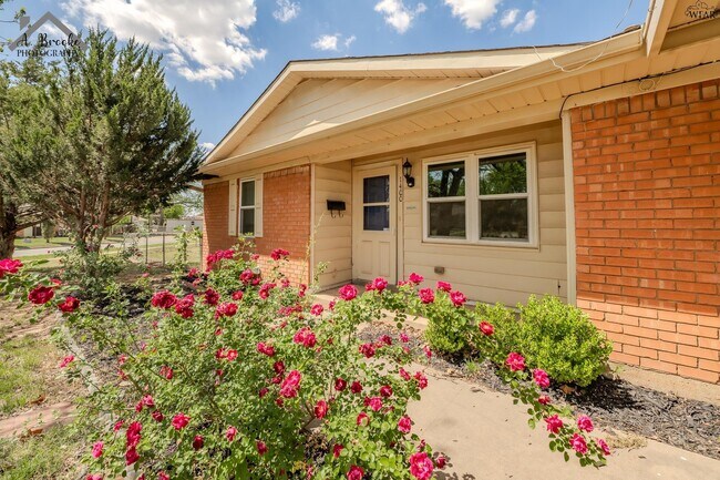 Foto del edificio - 1400 Phoenix Dr