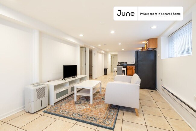 Foto del edificio - Room in Shared 3 bed/1 bath home