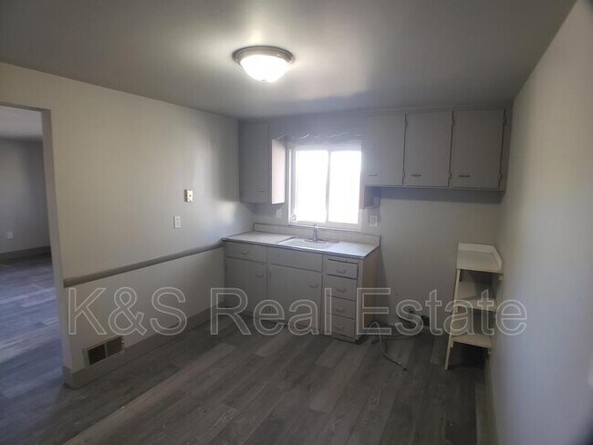 Building Photo - 903 Lauck Ave