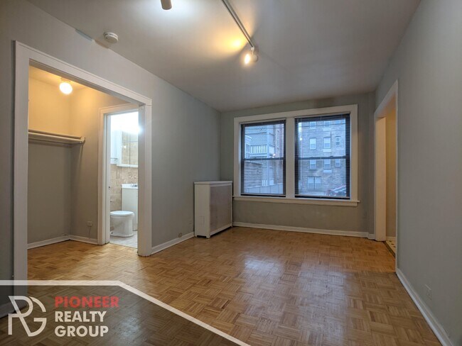 Building Photo - 737 W Belmont Ave