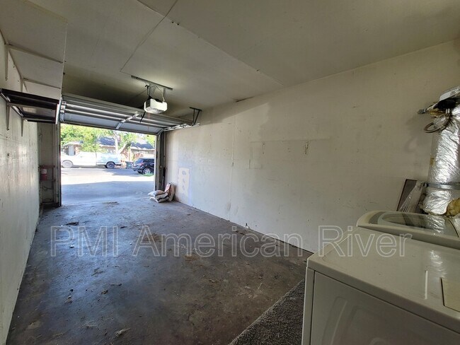 Building Photo - 1084 Clinton Rd