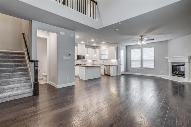 Foto del edificio - 704 Reeves Ln