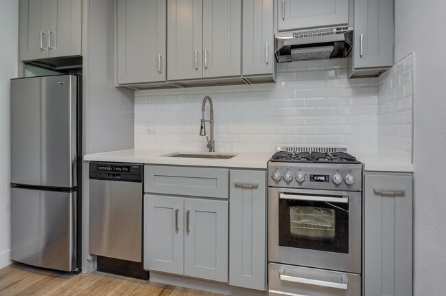 Building Photo - 4136 Grandview