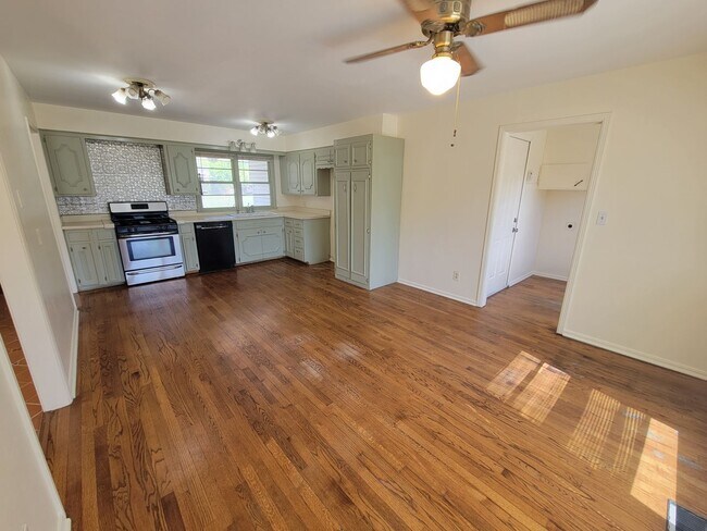 Photo - 3 bed in Bethany ready for new tenant! House