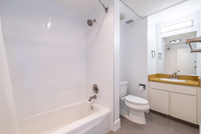 Segundo baño - 2160 Century Park E