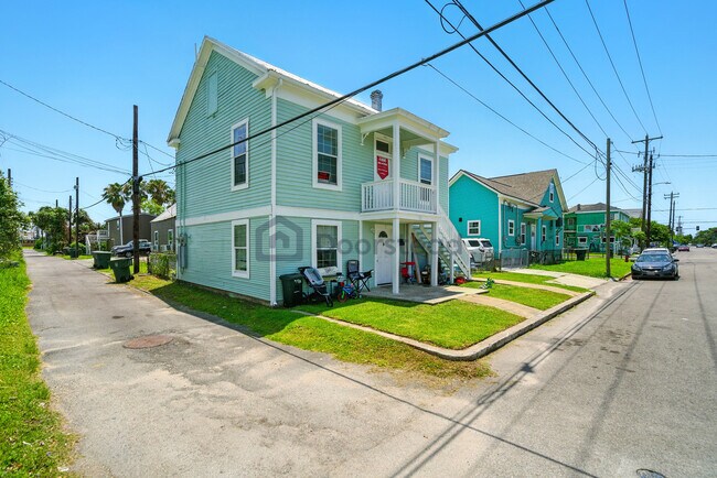Building Photo - 814 35th St