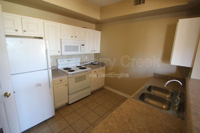 Building Photo - 12931 Ironstone Way