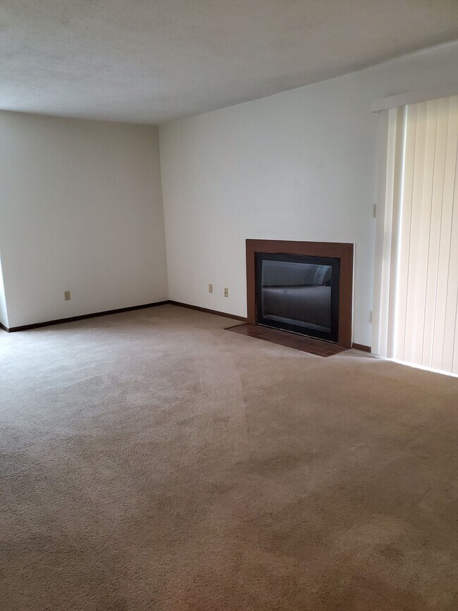Living Room - 5735 Autumn Ridge Ct
