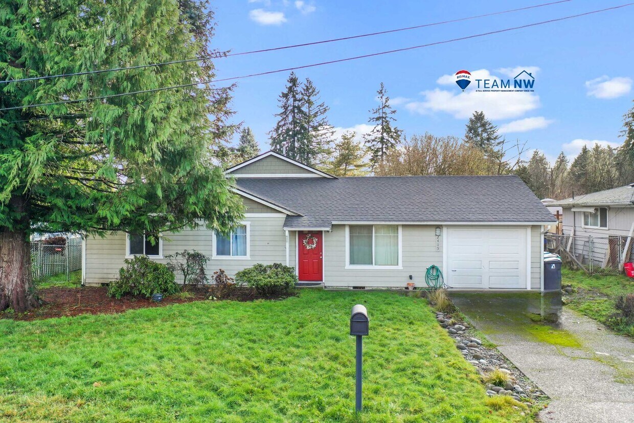 Primary Photo - Great location with 3 bedrooms, office, 2 ...