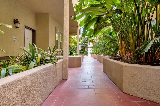 Foto del edificio - 555 E Santa Anita Ave