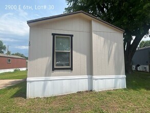 Building Photo - 2900 E 6th Ave